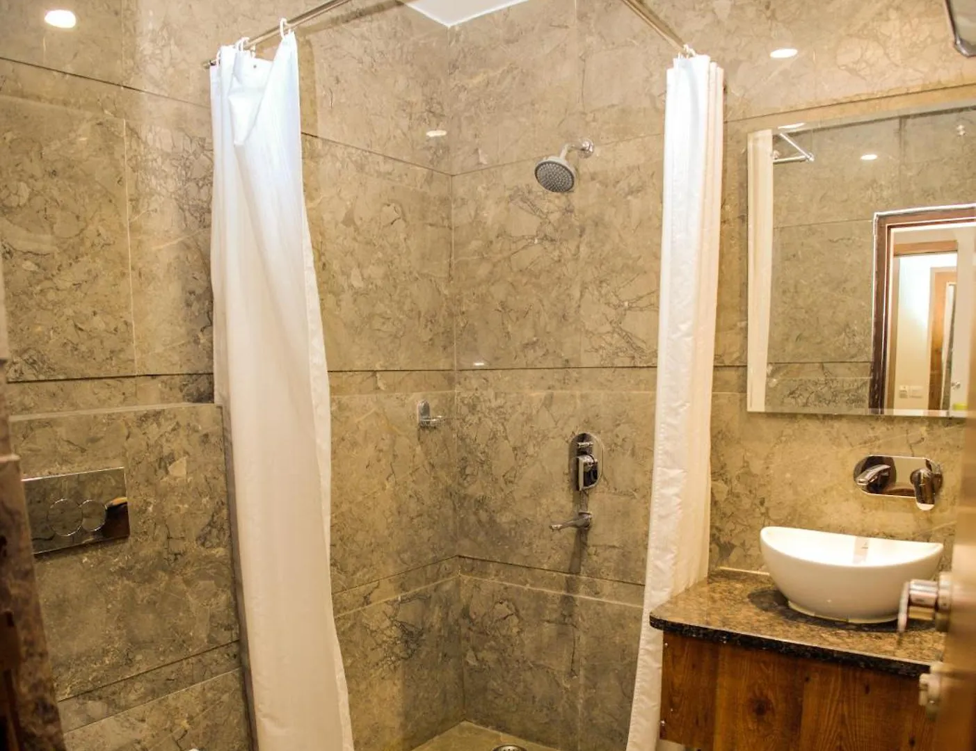 Hotel Marine House Agra